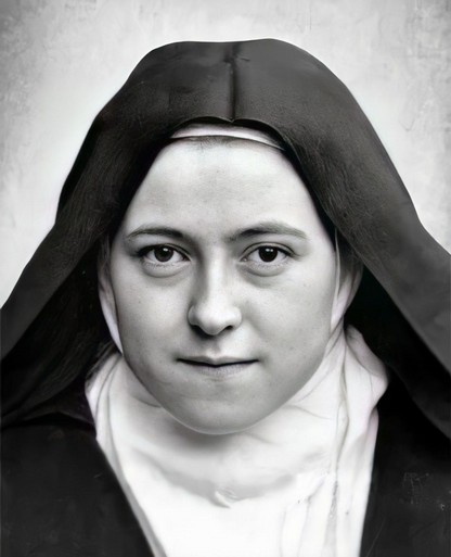 photo de face de saint Thérese de l'enfant Jésus en habit de carmelite.